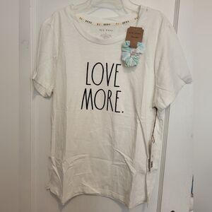 Rae Dunn Love More T-shirt Size:Large